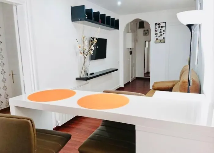 Plaza Espana - And Quiet 2br For Couples, Families And Events شقة